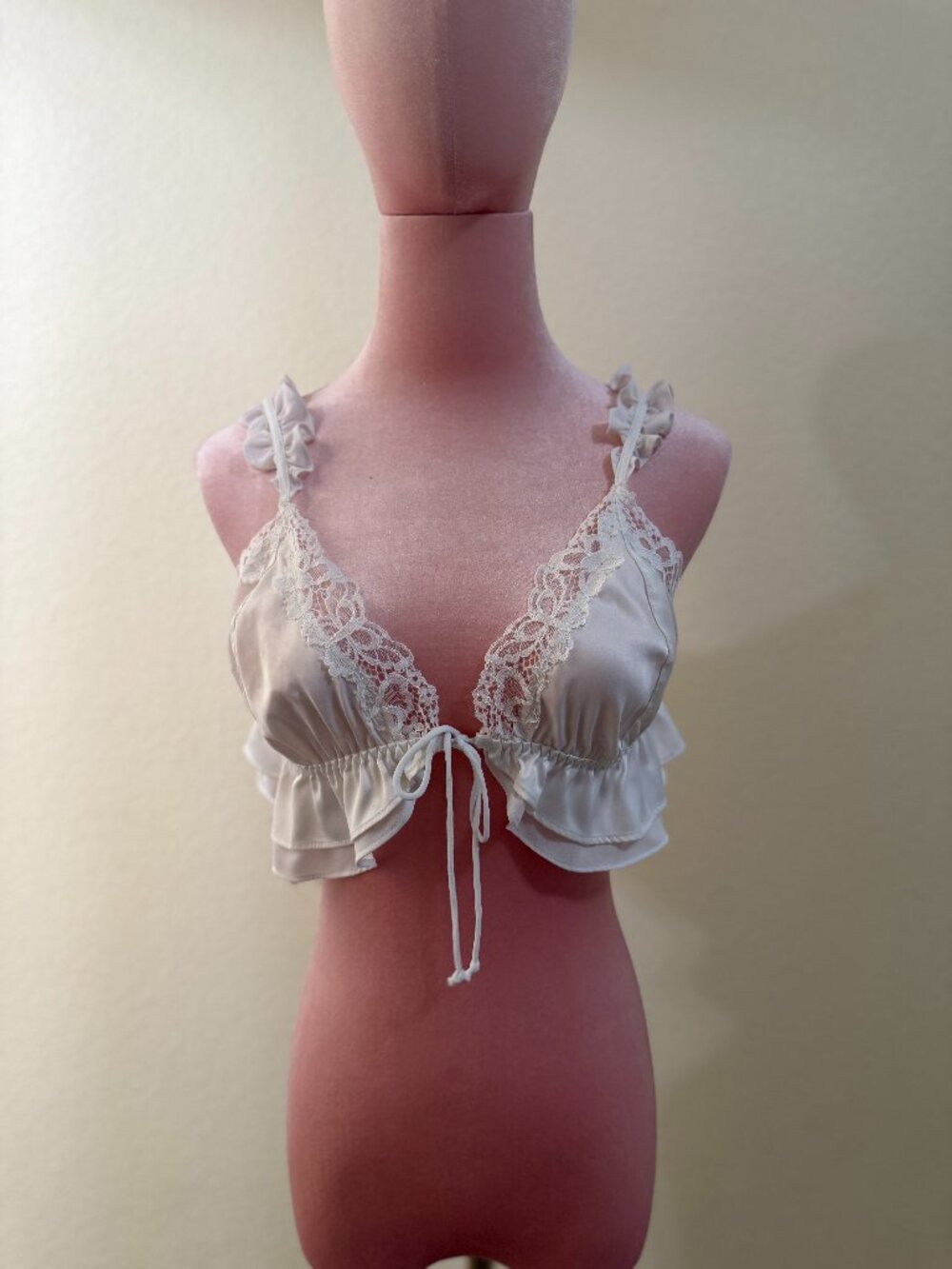 Butterfly Lace Ruffle Bralette - Picture 2 of 3